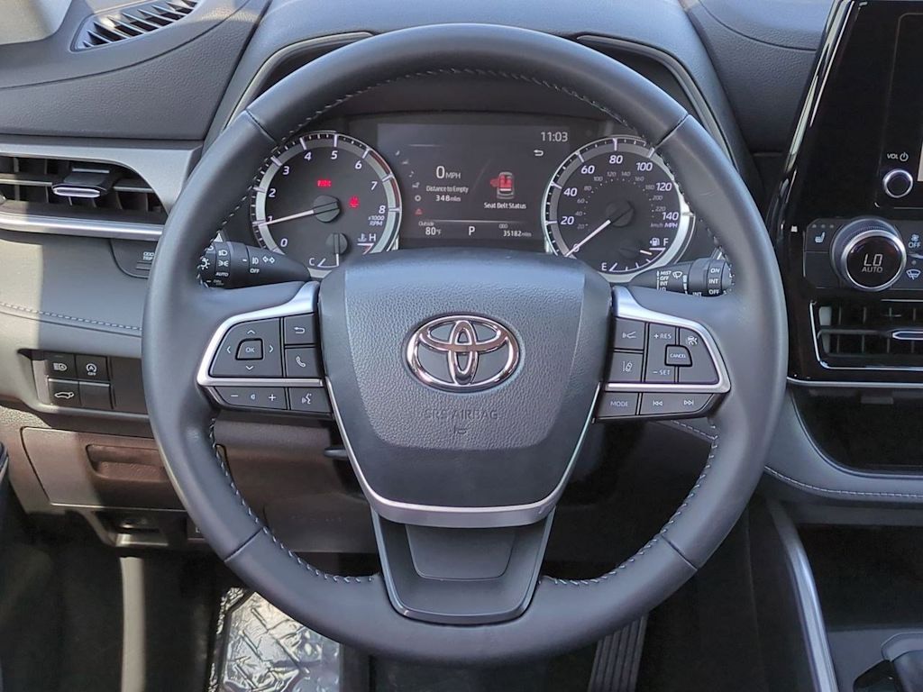 Thumbnail: 2023 Toyota Highlander - 13