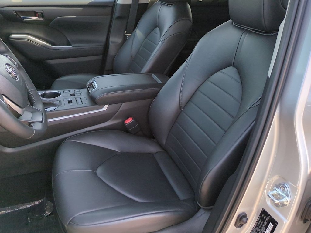 Thumbnail: 2023 Toyota Highlander - 10