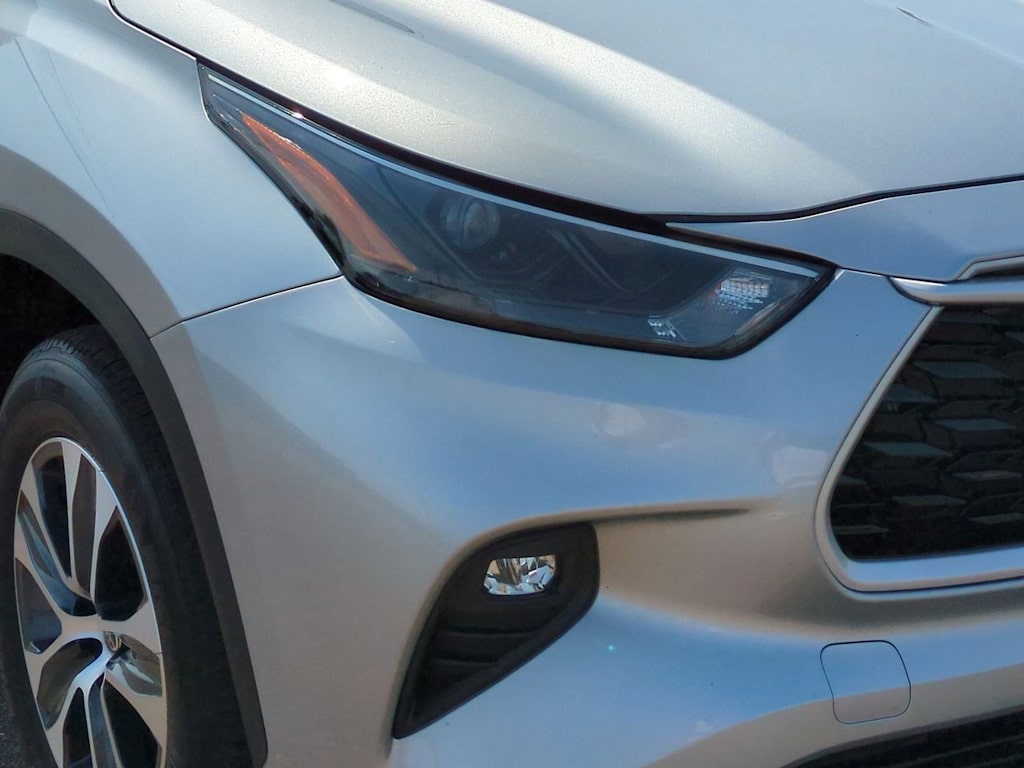 Thumbnail: 2023 Toyota Highlander - 23