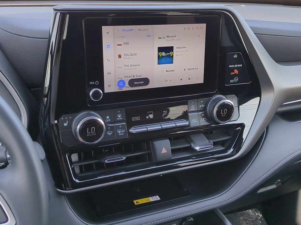 Thumbnail: 2023 Toyota Highlander - 14