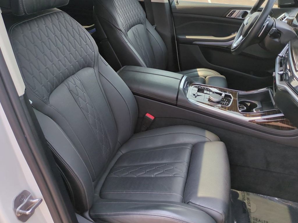 Thumbnail: 2024 BMW X7 - 12