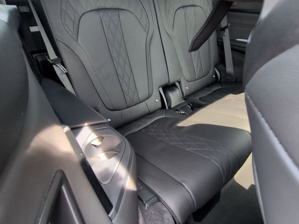 Thumbnail: 2024 BMW X7 - 12
