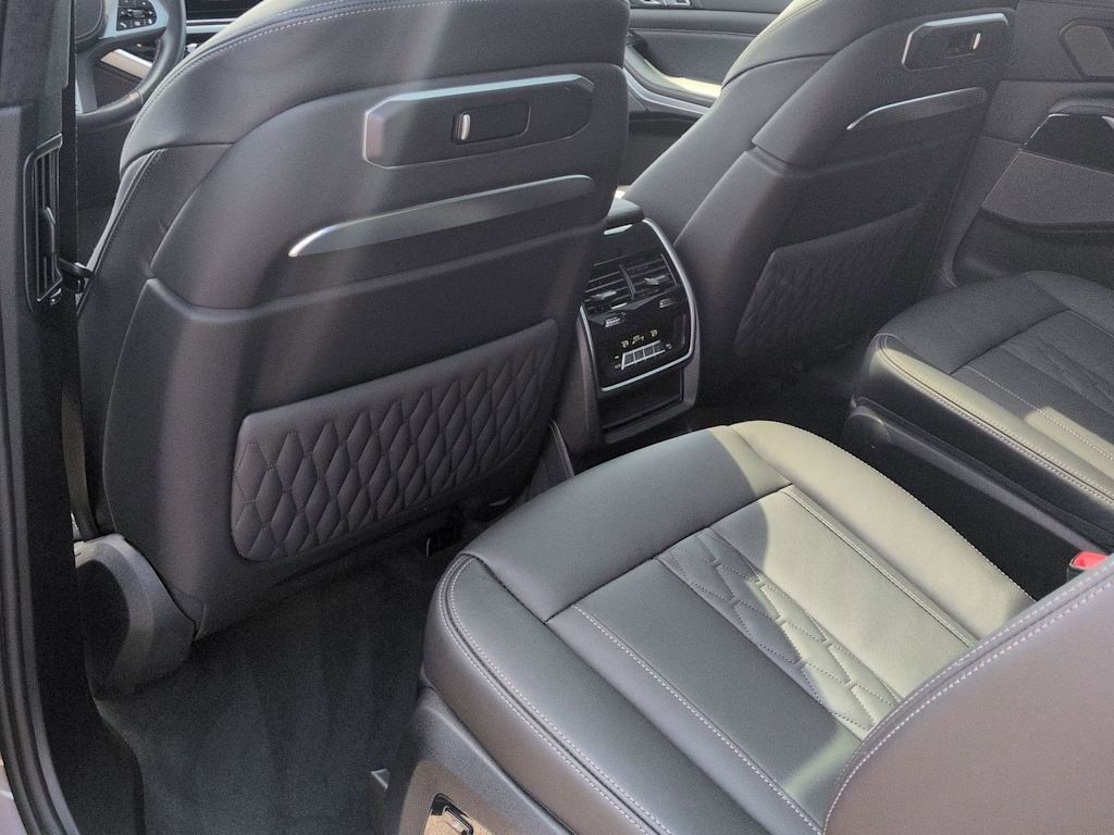 Thumbnail: 2024 BMW X7 - 13