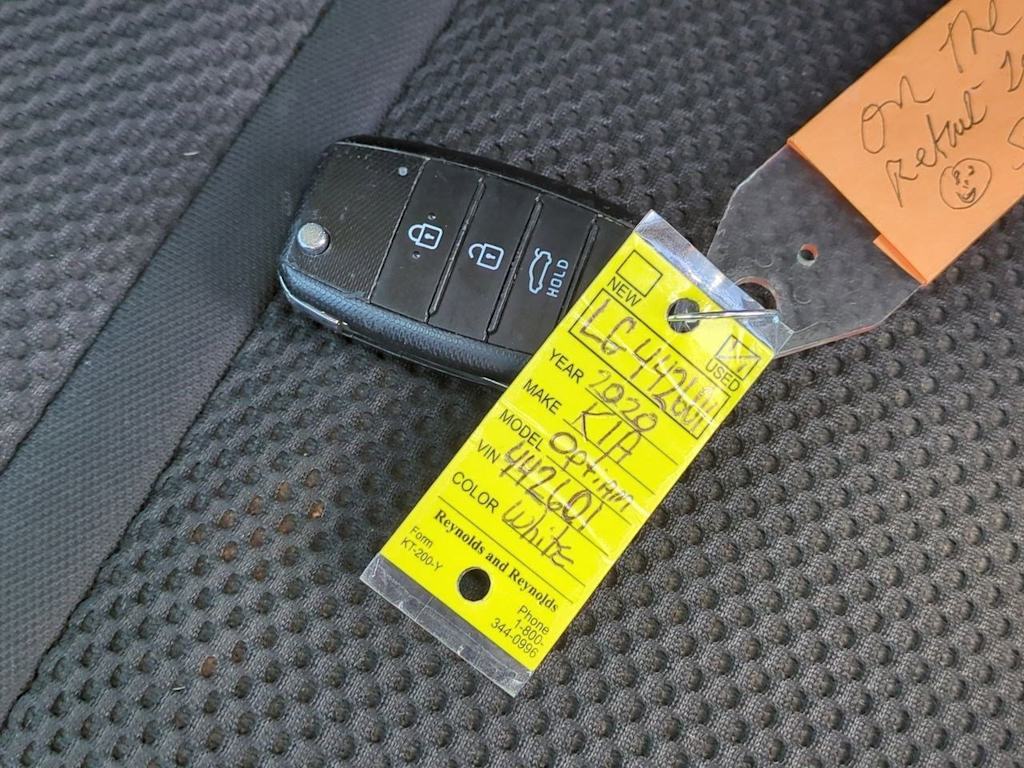 Thumbnail: 2020 Kia Optima - 17