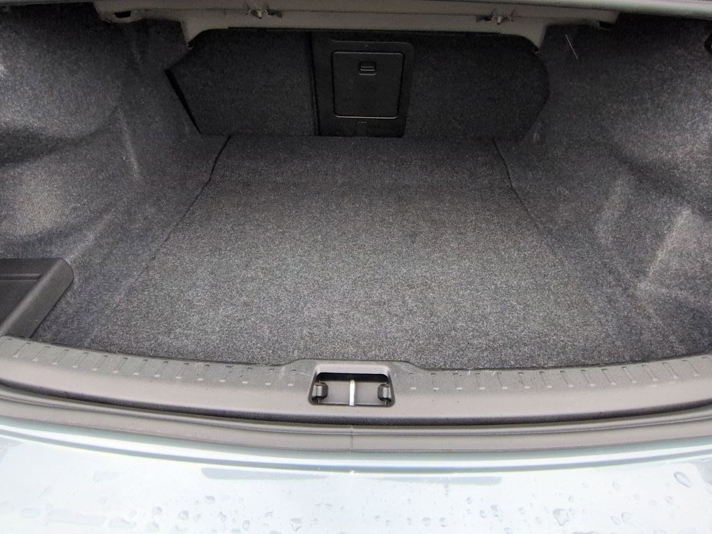 Thumbnail: 2024 Volvo S60 - 18