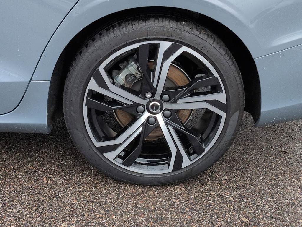 Thumbnail: 2024 Volvo S60 - 8