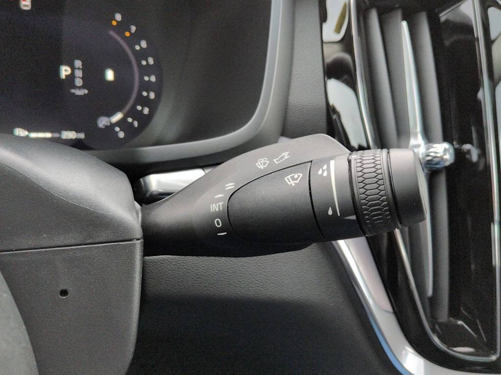 Thumbnail: 2024 Volvo S60 - 32