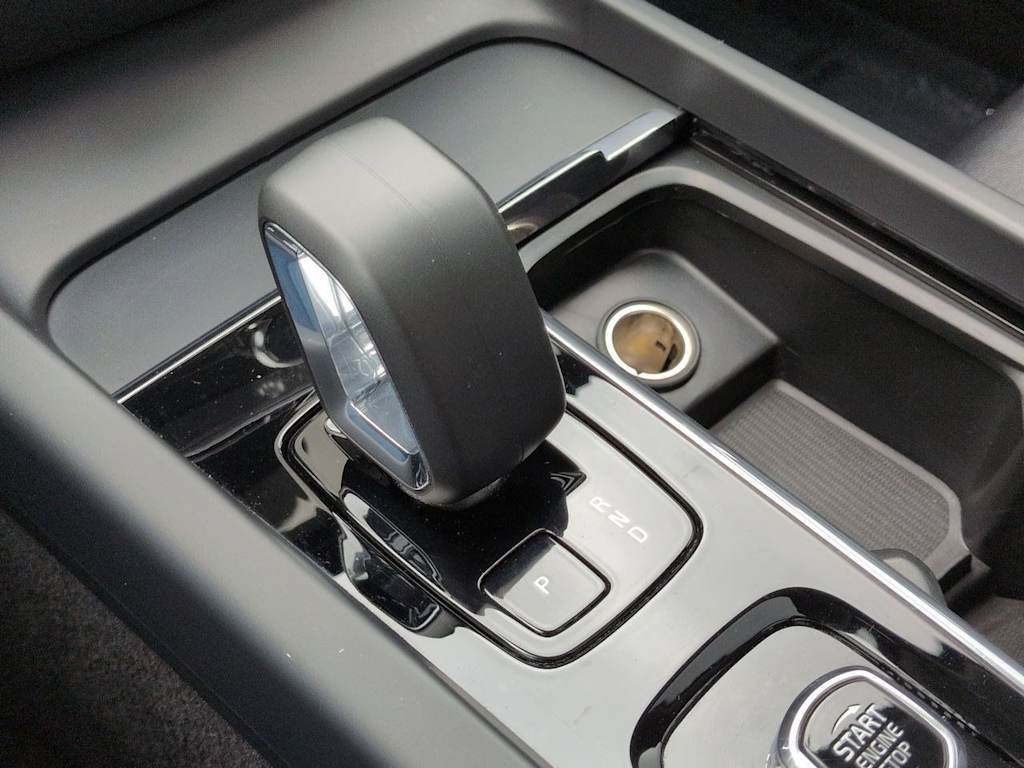 Thumbnail: 2024 Volvo S60 - 16