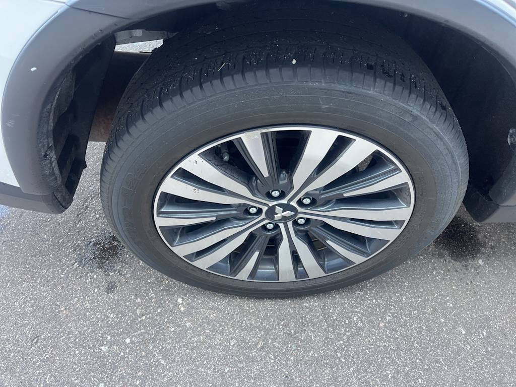 Thumbnail: 2020 Mitsubishi Outlander - 20