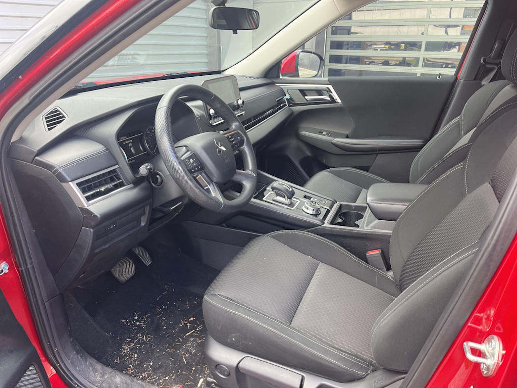 Thumbnail: 2022 Mitsubishi Outlander - 8