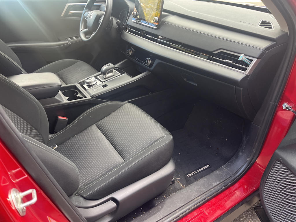 Thumbnail: 2022 Mitsubishi Outlander - 7