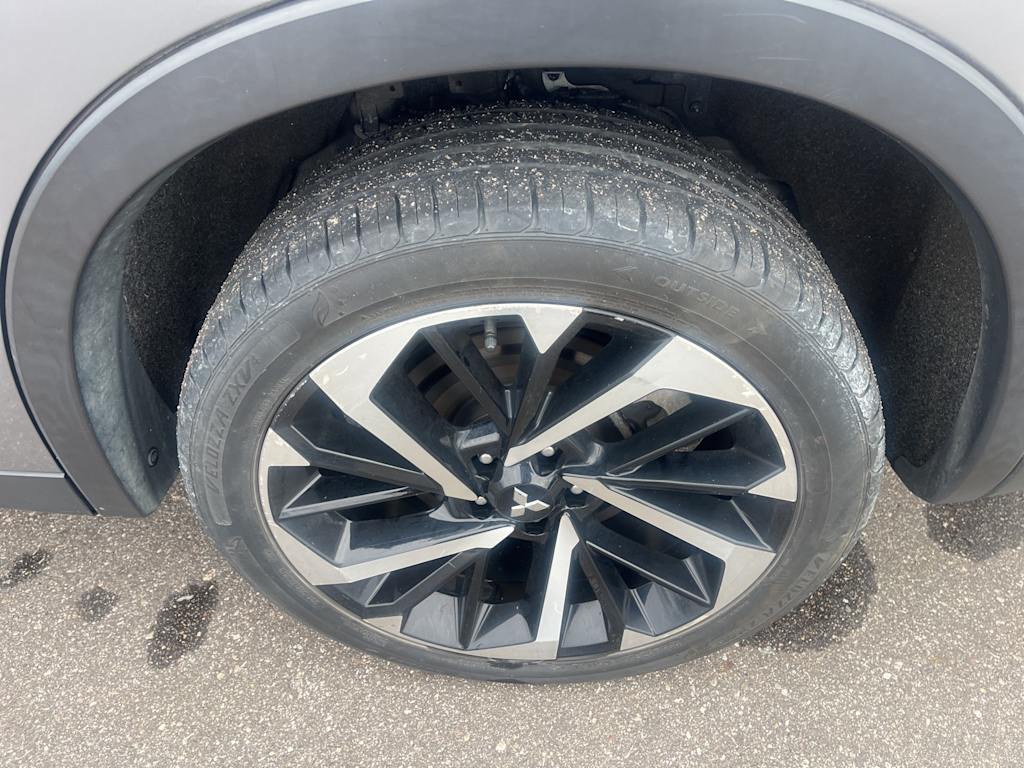 Thumbnail: 2022 Mitsubishi Outlander - 18