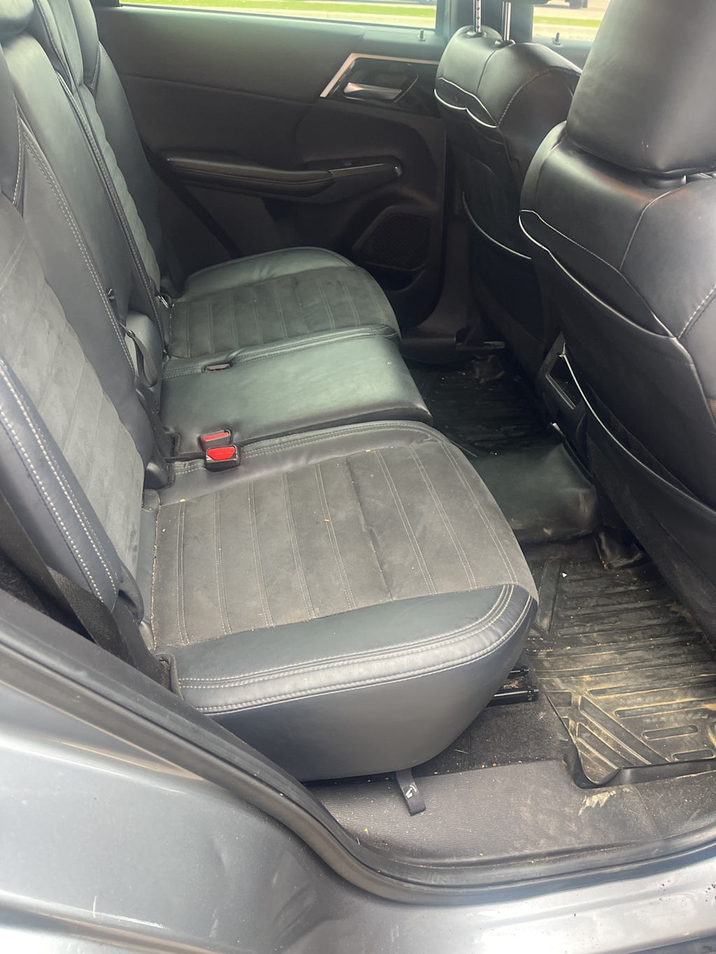 Thumbnail: 2022 Mitsubishi Outlander - 8