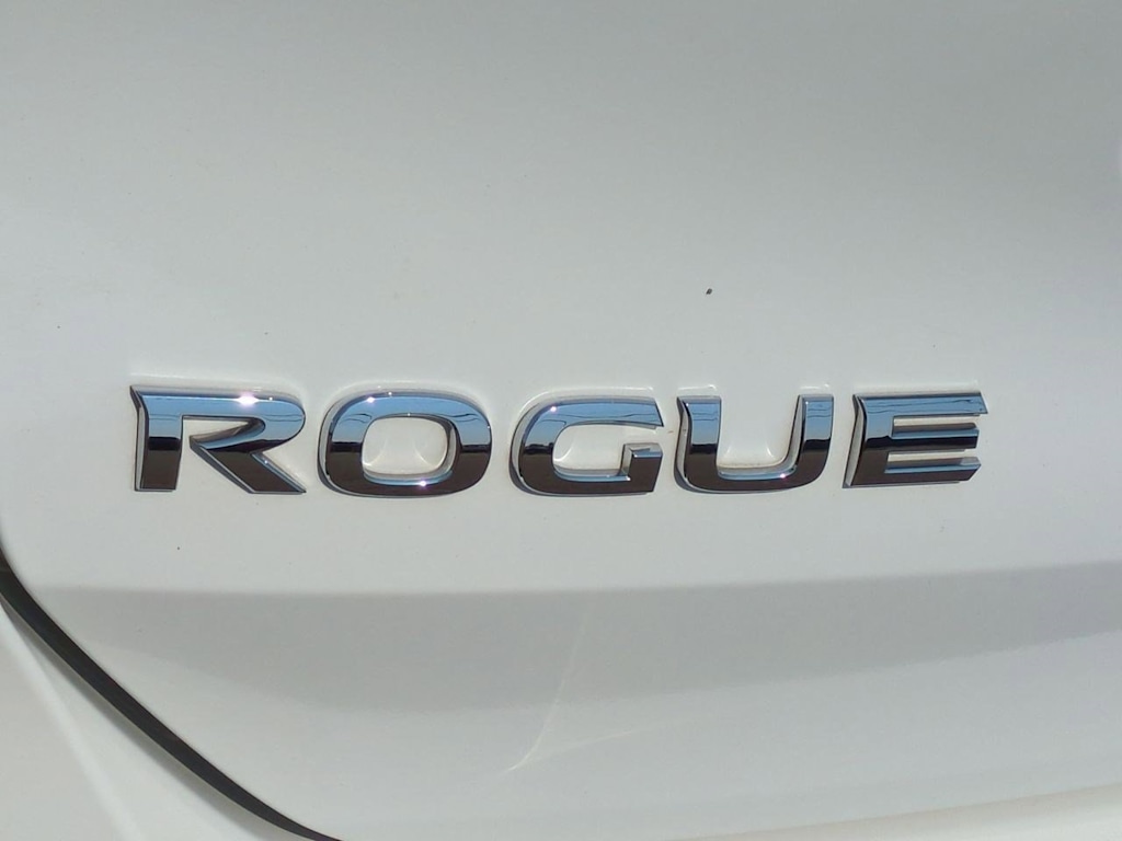 Thumbnail: 2017 Nissan Rogue - 23