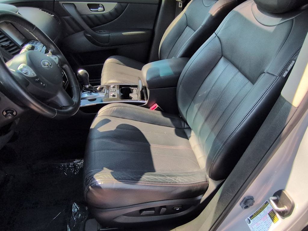 Thumbnail: 2017 INFINITI QX70 - 11