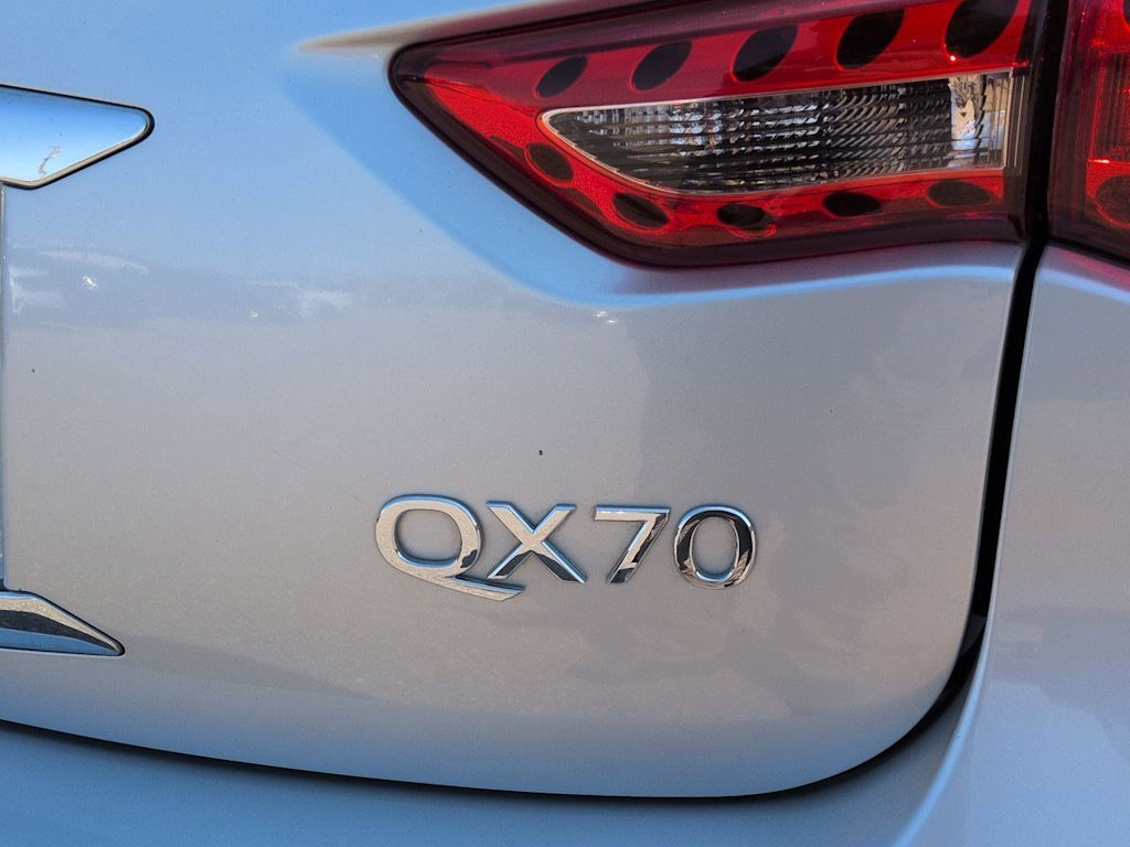 Thumbnail: 2017 INFINITI QX70 - 25