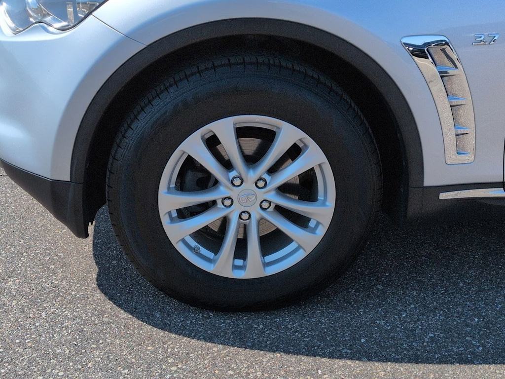 Thumbnail: 2017 INFINITI QX70 - 8