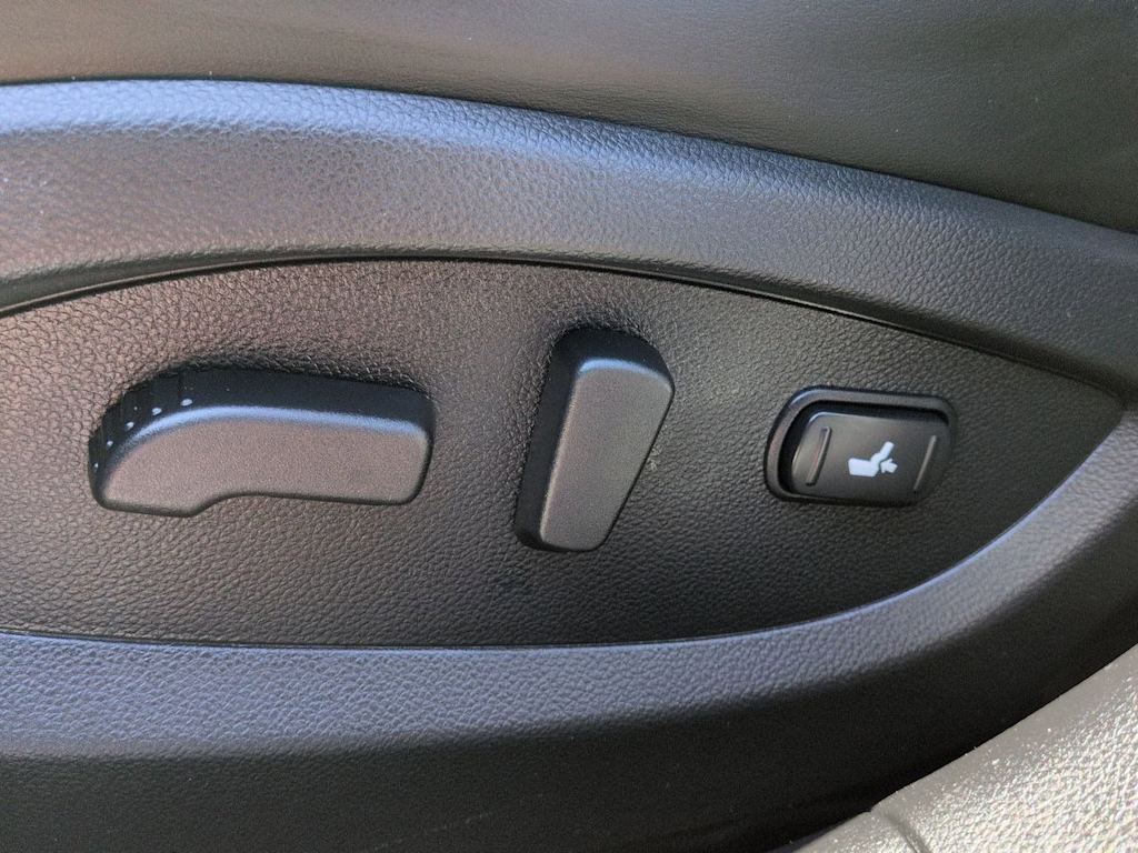 Thumbnail: 2017 INFINITI QX70 - 26