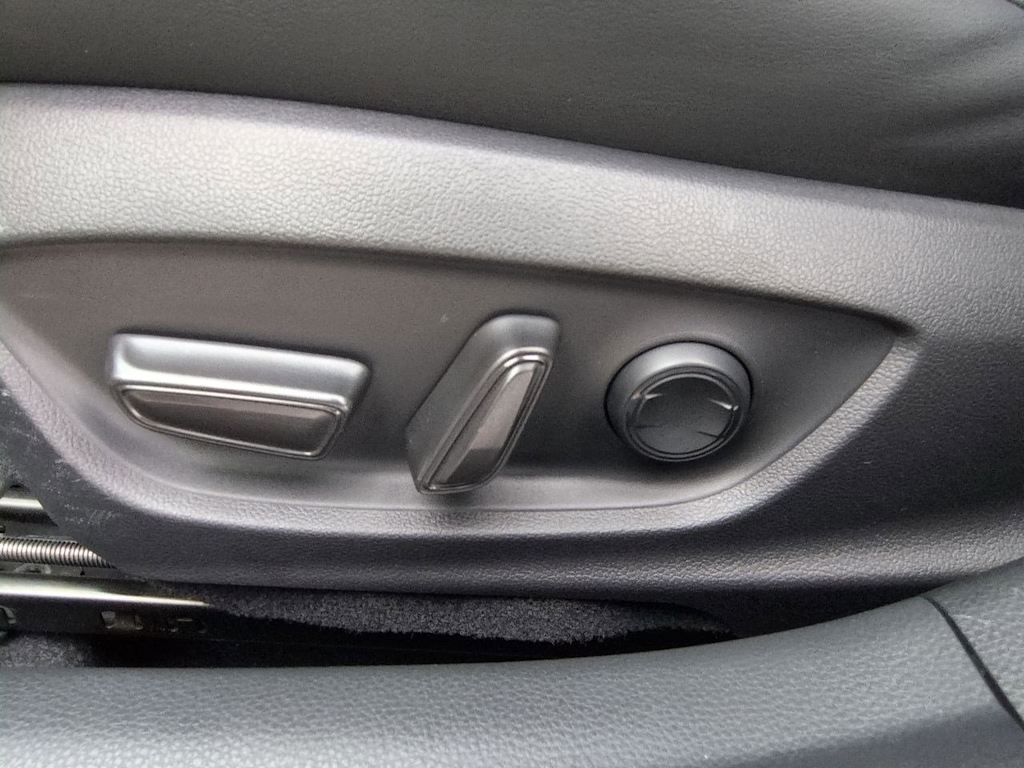 Thumbnail: 2023 Toyota Prius Prime - 25