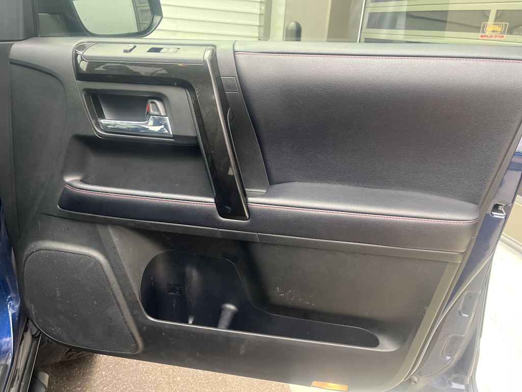 Thumbnail: 2018 Toyota 4Runner - 21