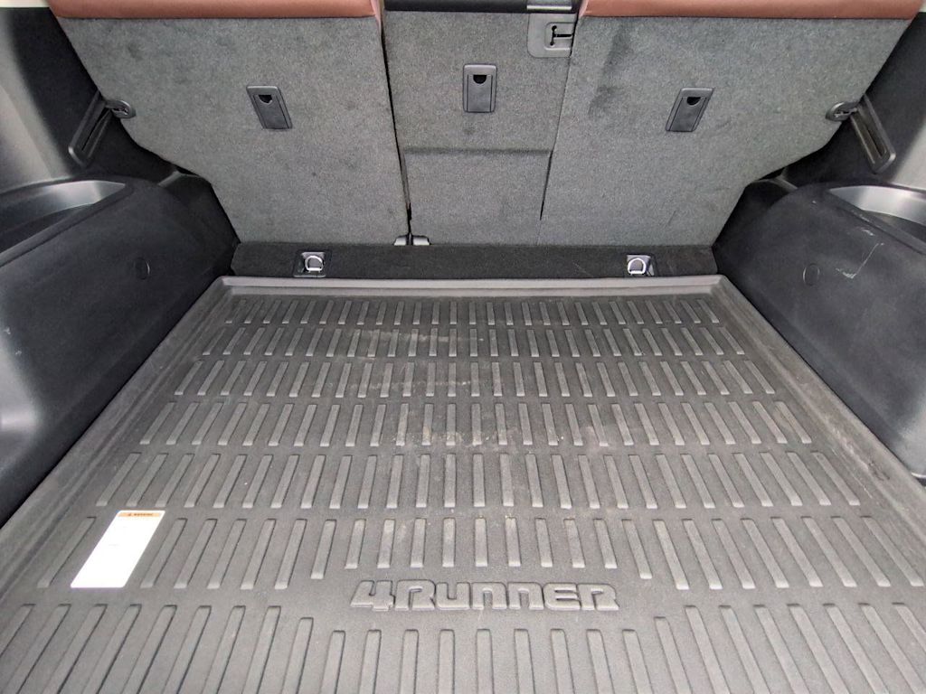 Thumbnail: 2018 Toyota 4Runner - 18