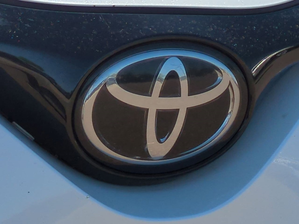 2019 Toyota C-HR LE 8