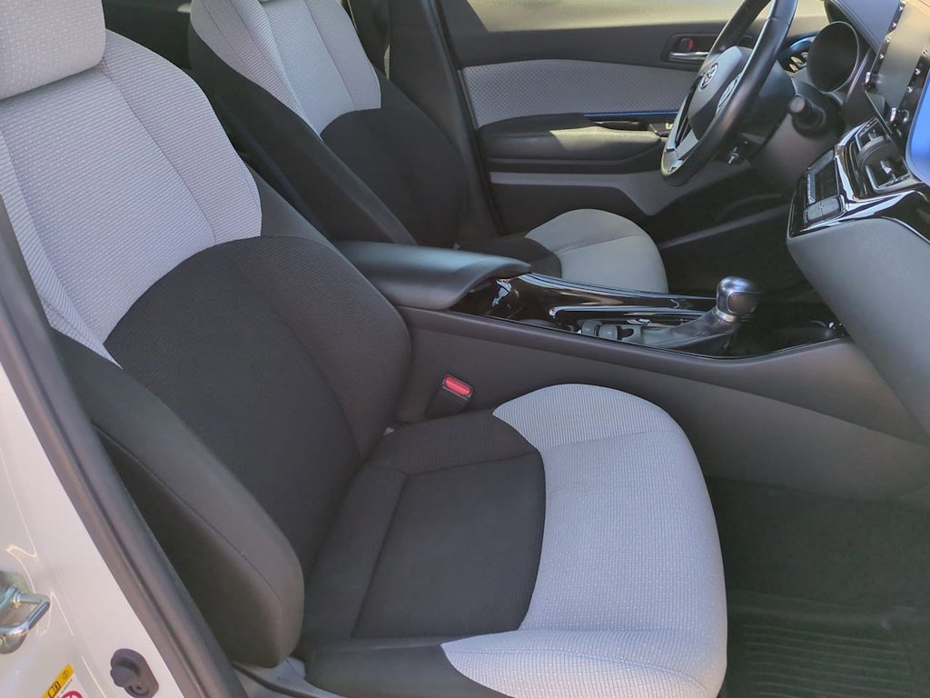 2019 Toyota C-HR LE 27