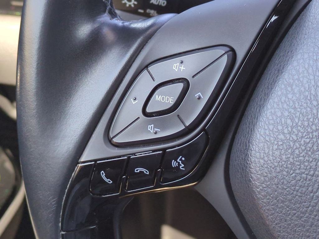 2019 Toyota C-HR LE 28