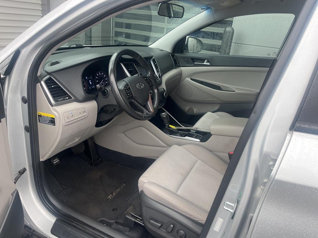 Thumbnail: 2016 Hyundai Tucson - 10