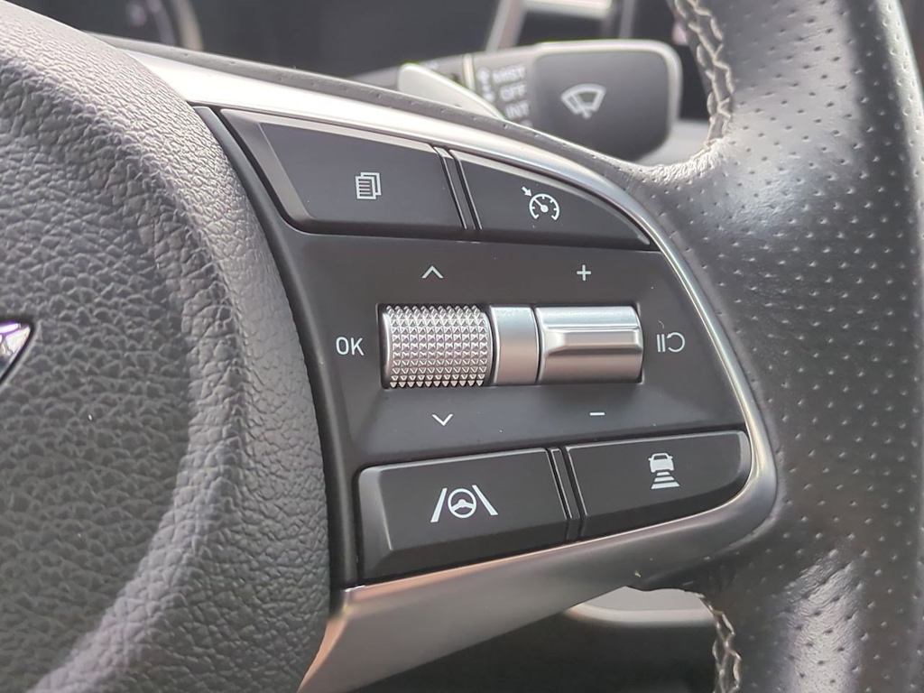 Thumbnail: 2023 Genesis G70 - 28