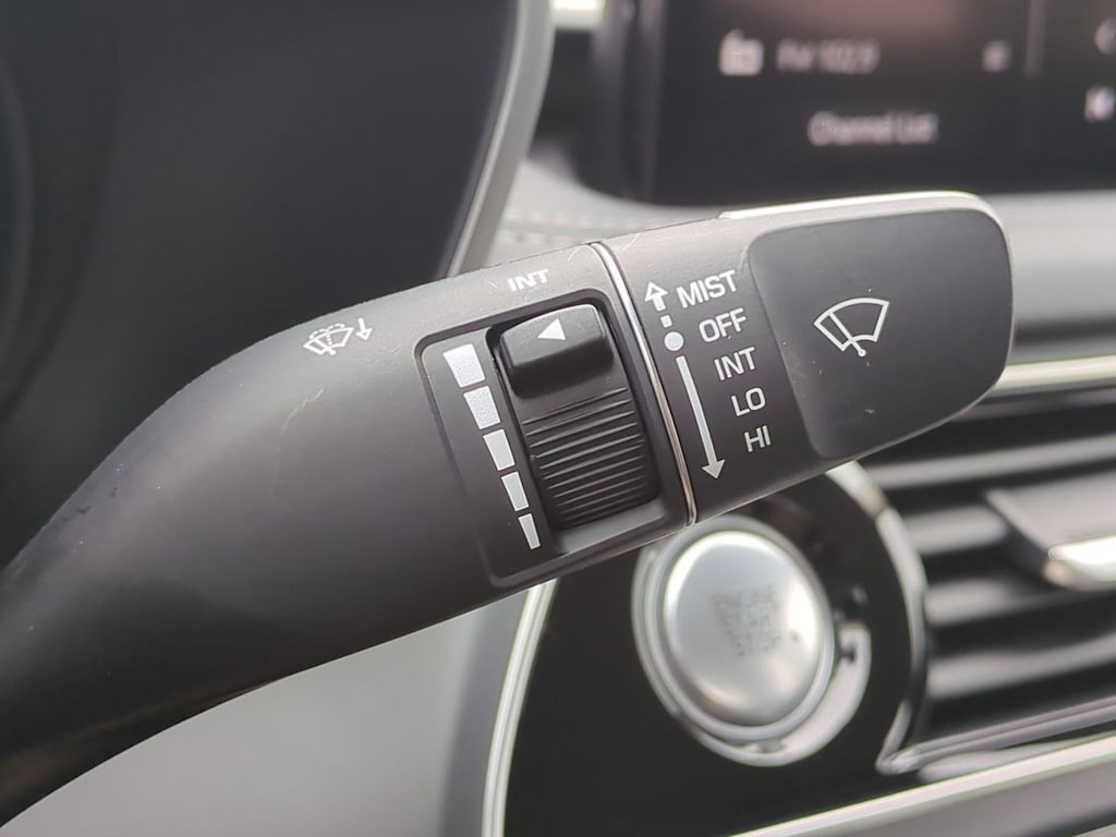 Thumbnail: 2023 Genesis G70 - 29