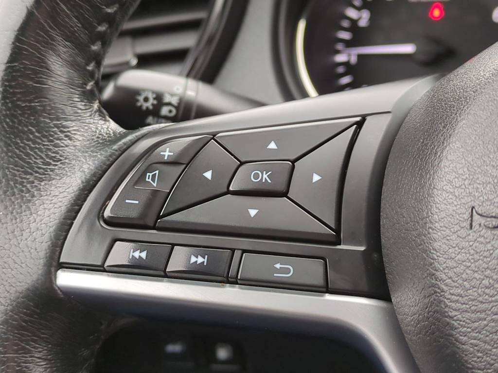 2018 Nissan Rogue SV 28