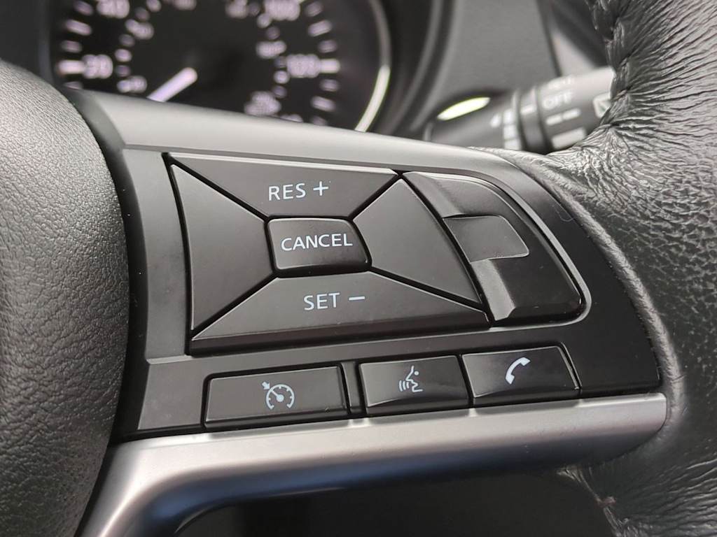2018 Nissan Rogue SV 29
