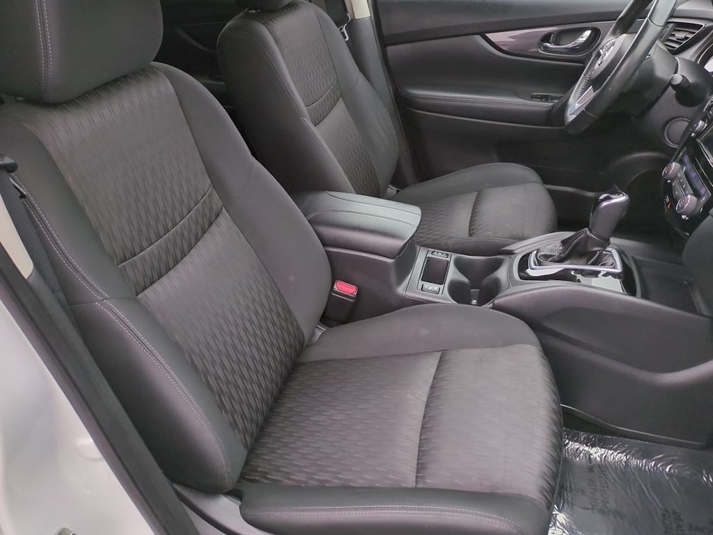 2018 Nissan Rogue SV 27