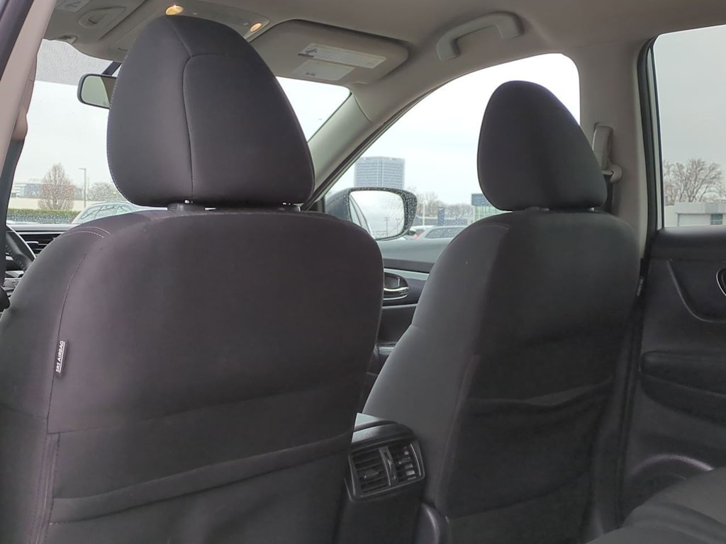 2018 Nissan Rogue SV 12