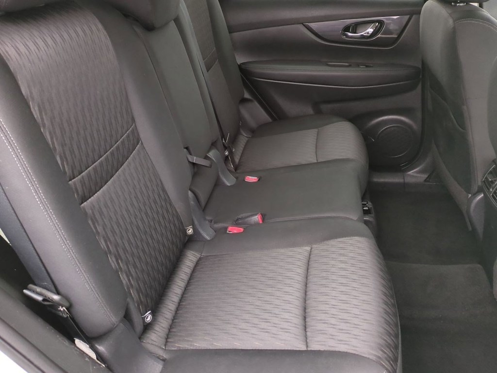 2018 Nissan Rogue SV 26