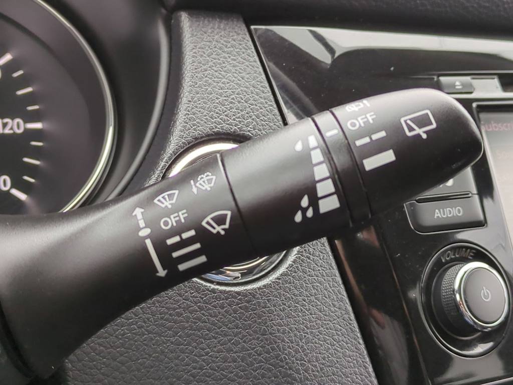 2018 Nissan Rogue SV 16