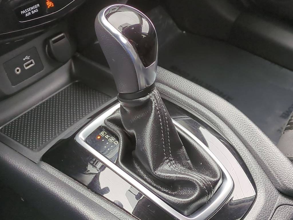2018 Nissan Rogue SV 32