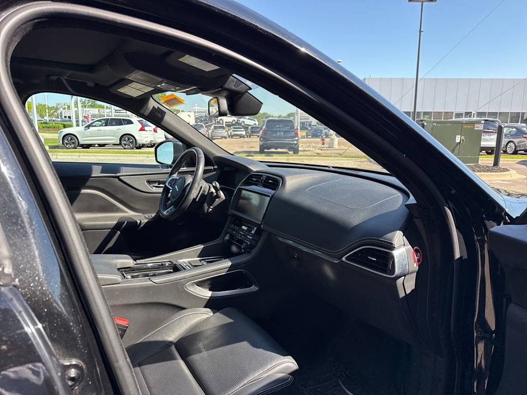 Thumbnail: 2018 Jaguar F-Pace - 7