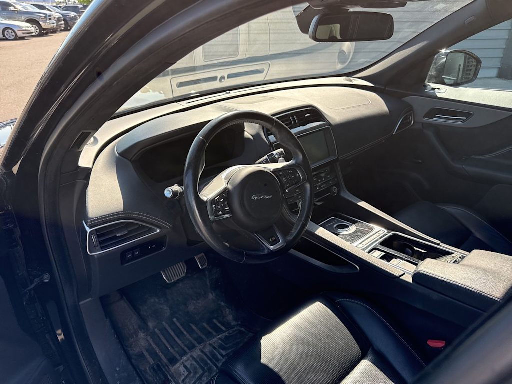 Thumbnail: 2018 Jaguar F-Pace - 2