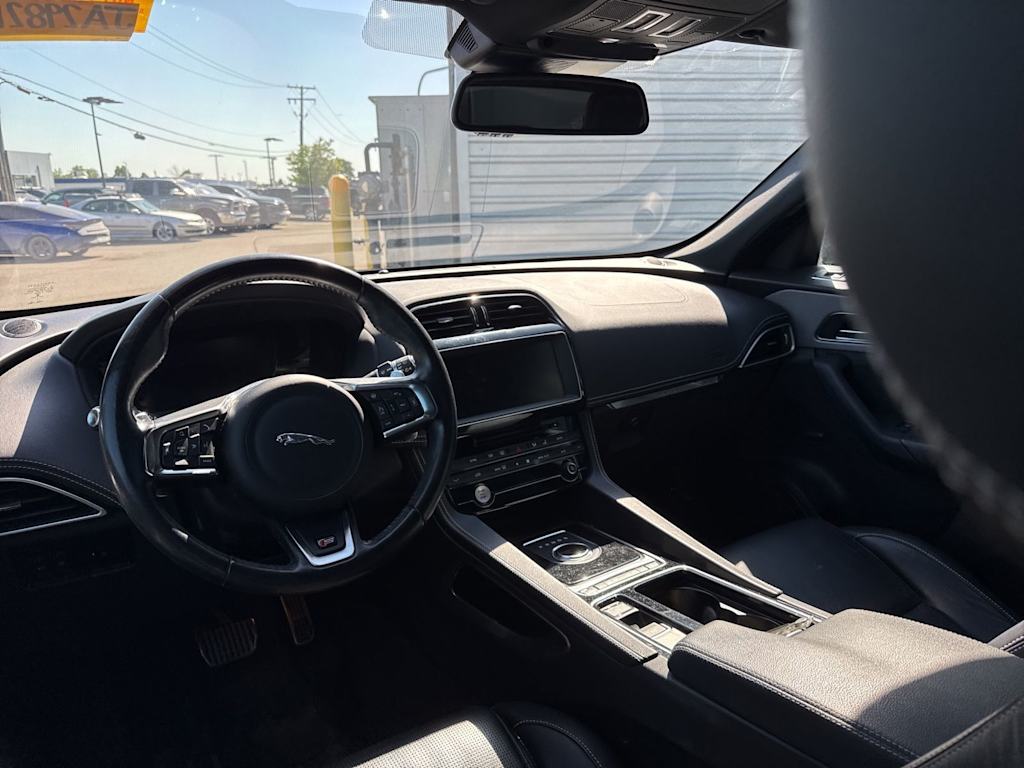 Thumbnail: 2018 Jaguar F-Pace - 6