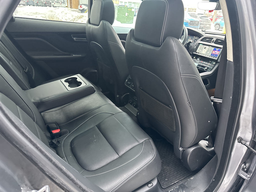 Thumbnail: 2020 Jaguar F-Pace - 8