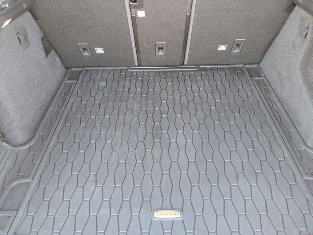 Thumbnail: 2020 Jaguar F-Pace - 17