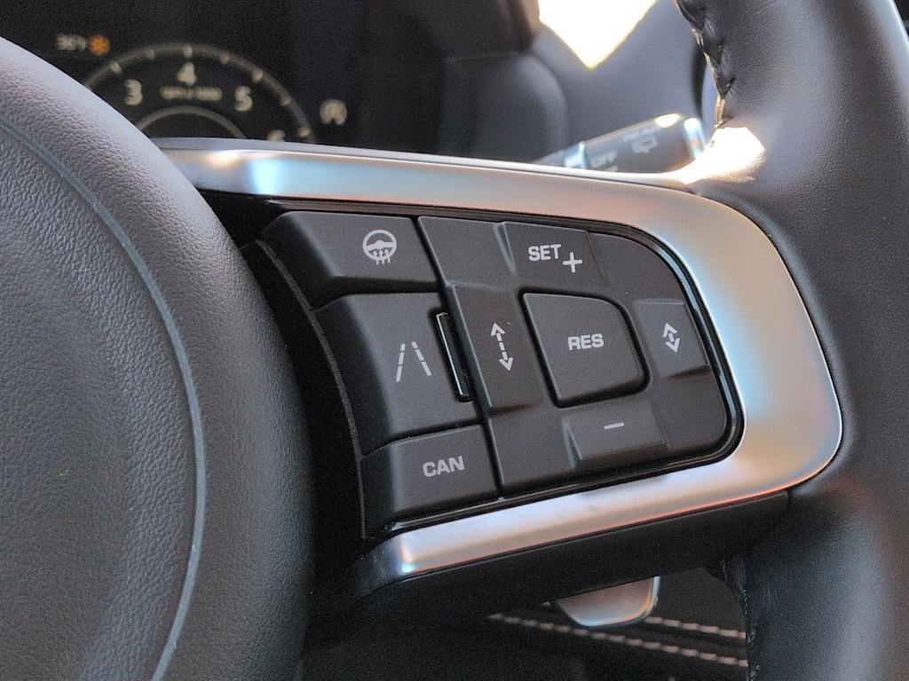 Thumbnail: 2020 Jaguar F-Pace - 32