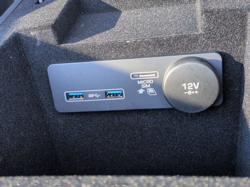 Thumbnail: 2020 Jaguar F-Pace - 36