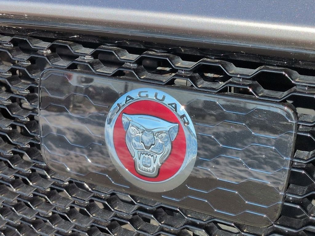 Thumbnail: 2020 Jaguar F-Pace - 7
