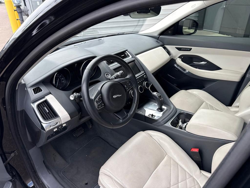 Thumbnail: 2019 Jaguar E-Pace - 2
