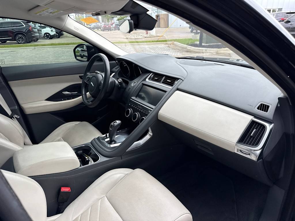 Thumbnail: 2019 Jaguar E-Pace - 8