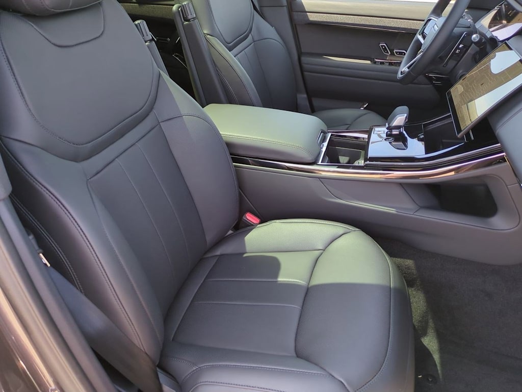 Thumbnail: 2025 Land Rover Range Rover Sport - 11