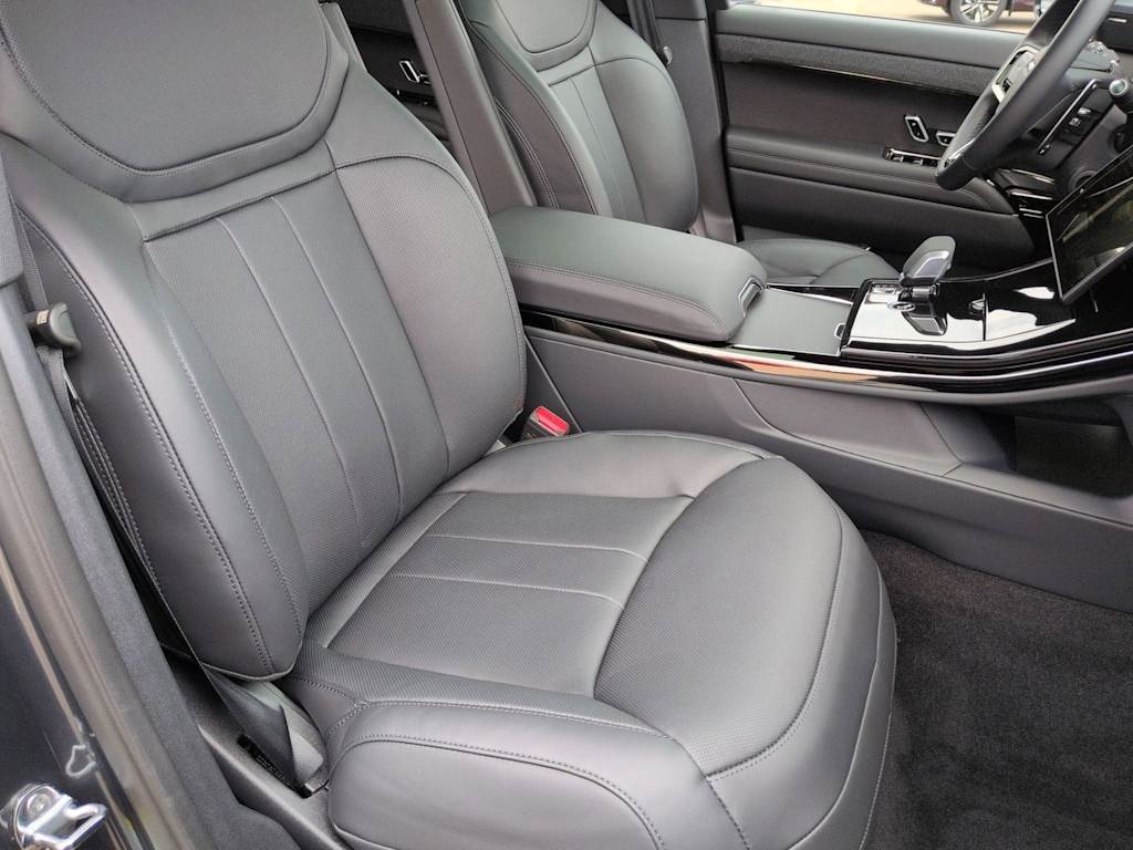 Thumbnail: 2025 Land Rover Range Rover Sport - 12